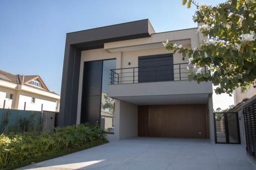 Casa Com Suíte no Térreo