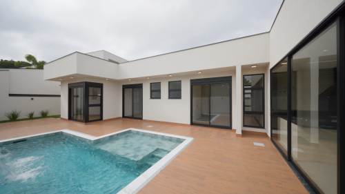 Casa em Condomínio   