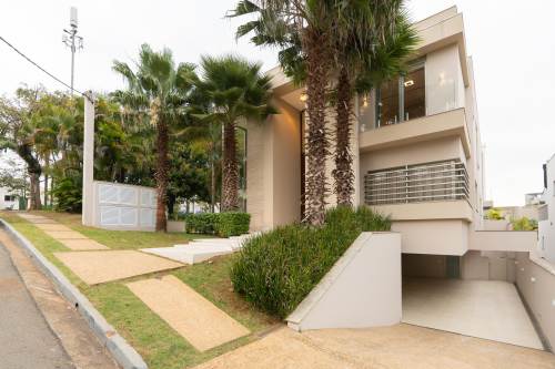 Elegante Residencia em um dos Melhores Condominios