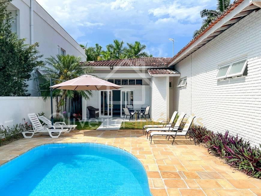 Casa em Condomínio Jardim Acapulco  