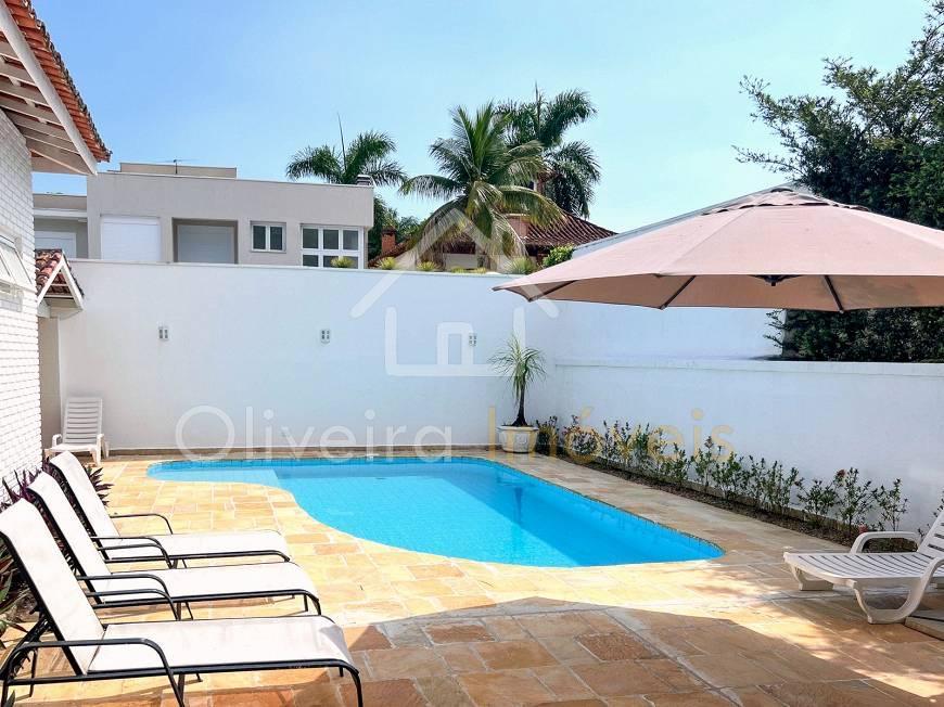 Casa em Condomínio Jardim Acapulco  