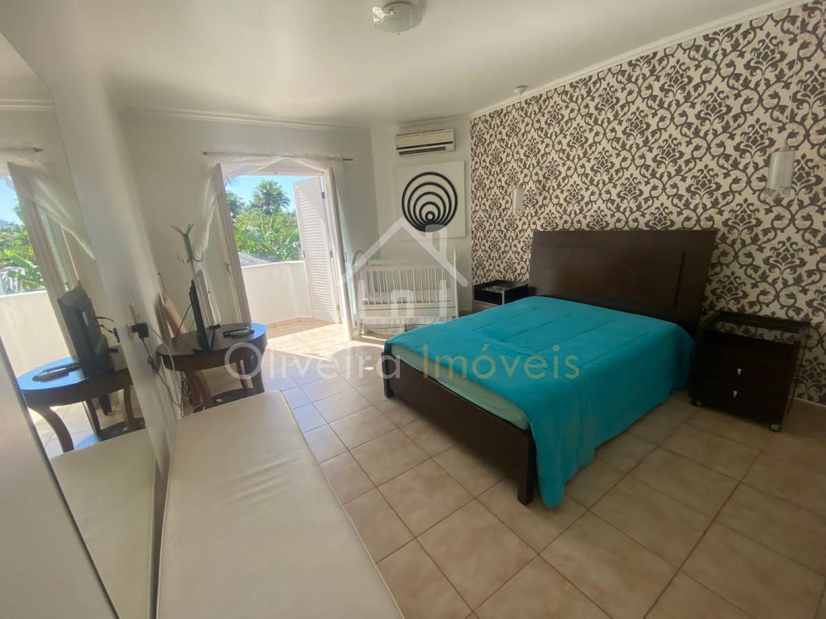 Casa em Condomínio Jardim Acapulco  