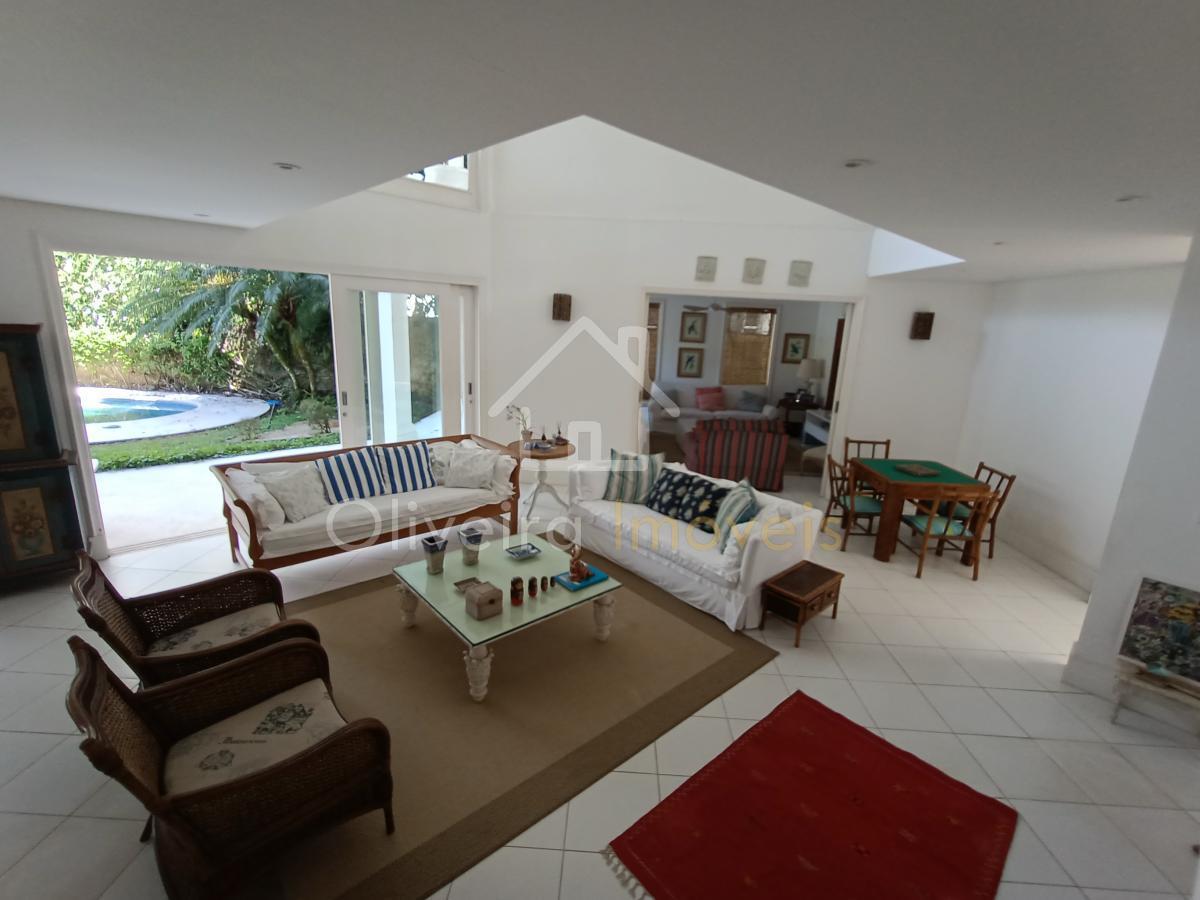 Casa em Condomínio Jardim Acapulco  