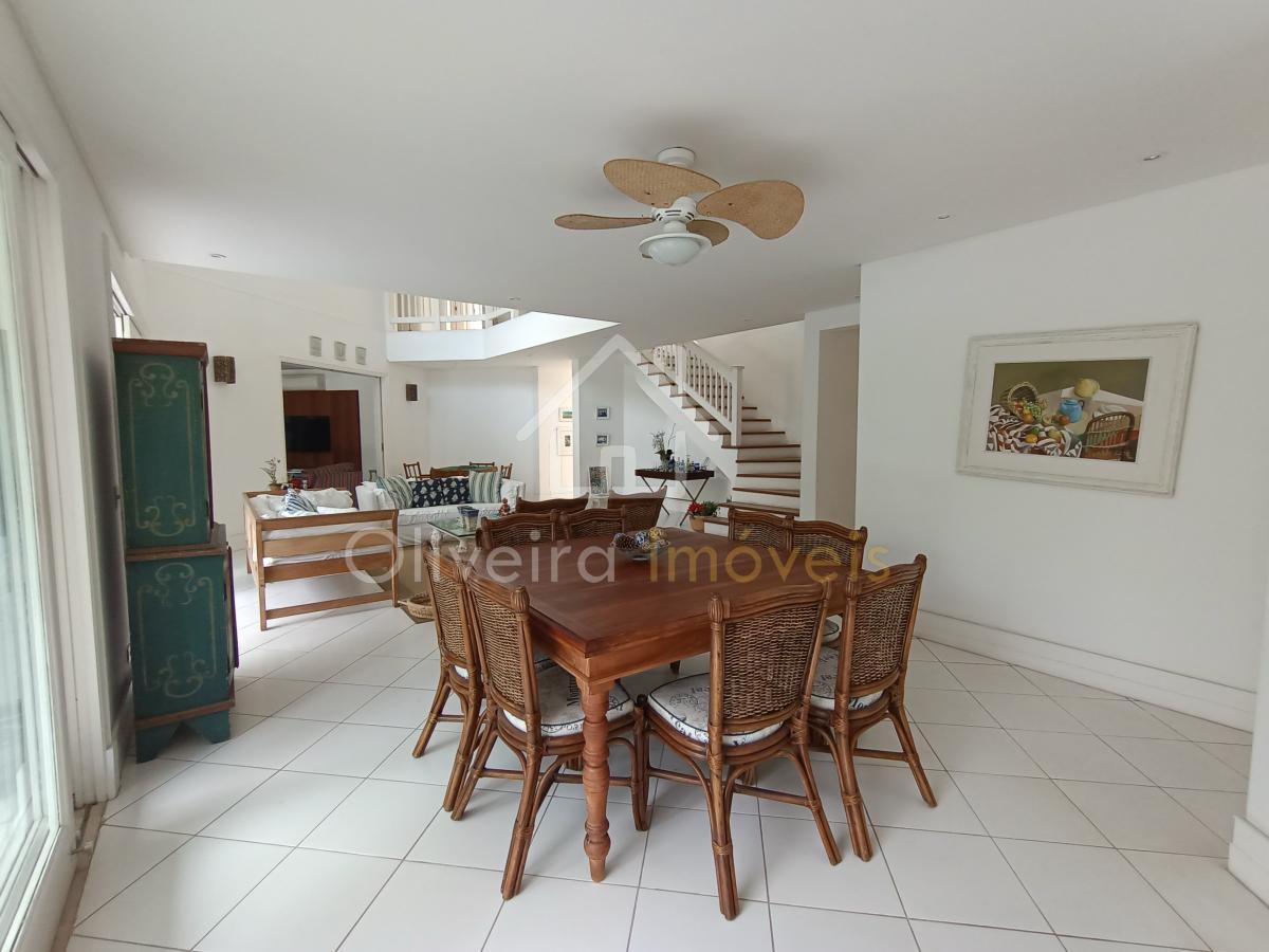 Casa em Condomínio Jardim Acapulco  