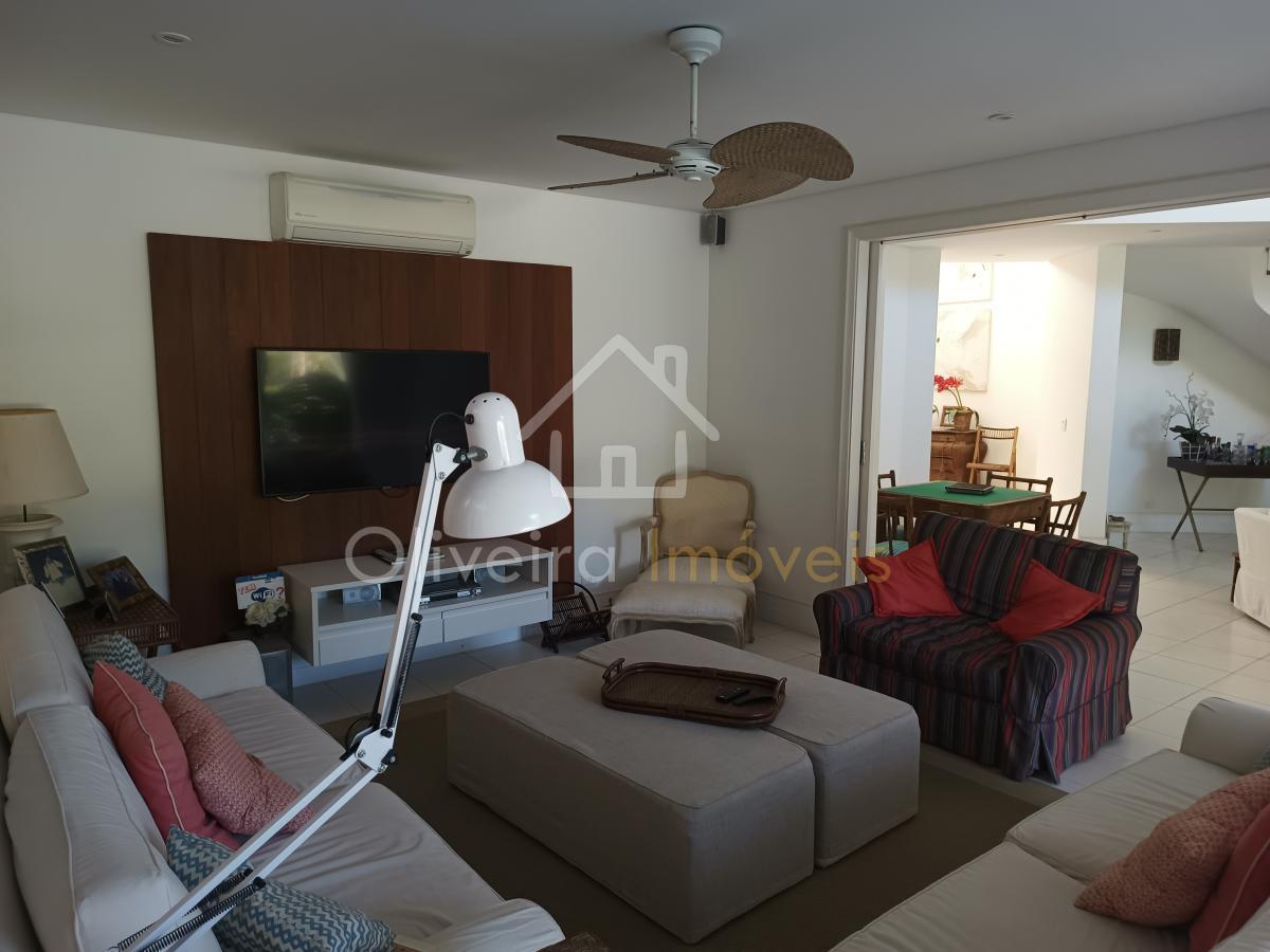 Casa em Condomínio Jardim Acapulco  