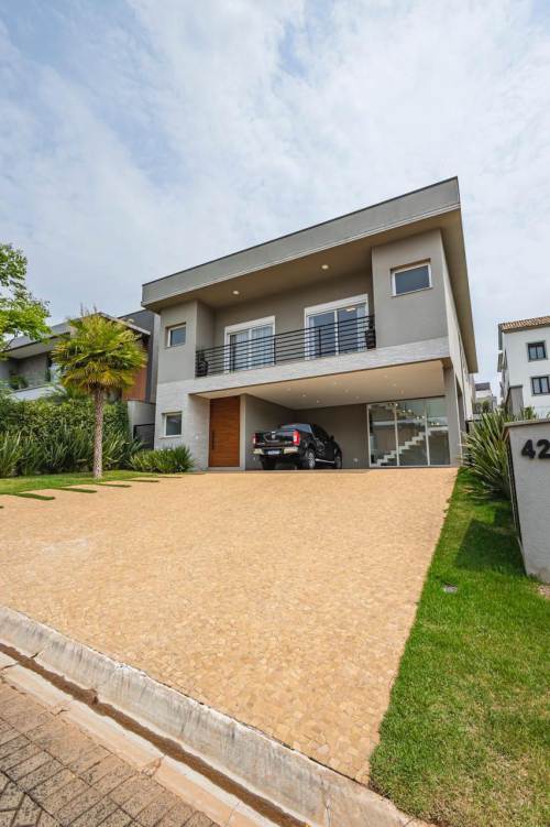 Casa Nova Com 4 Suítes no Tamboré 11