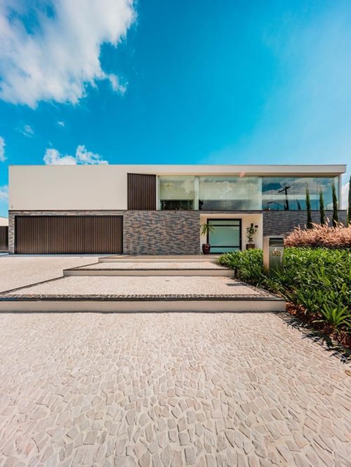 Casa em Esquina Com 4 Suítes