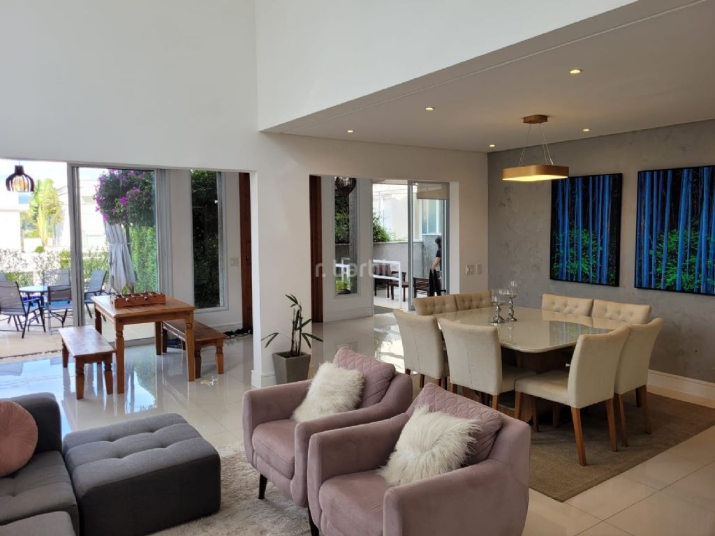 Casa em Condomínio Alphaville Santana de Parnaíba 