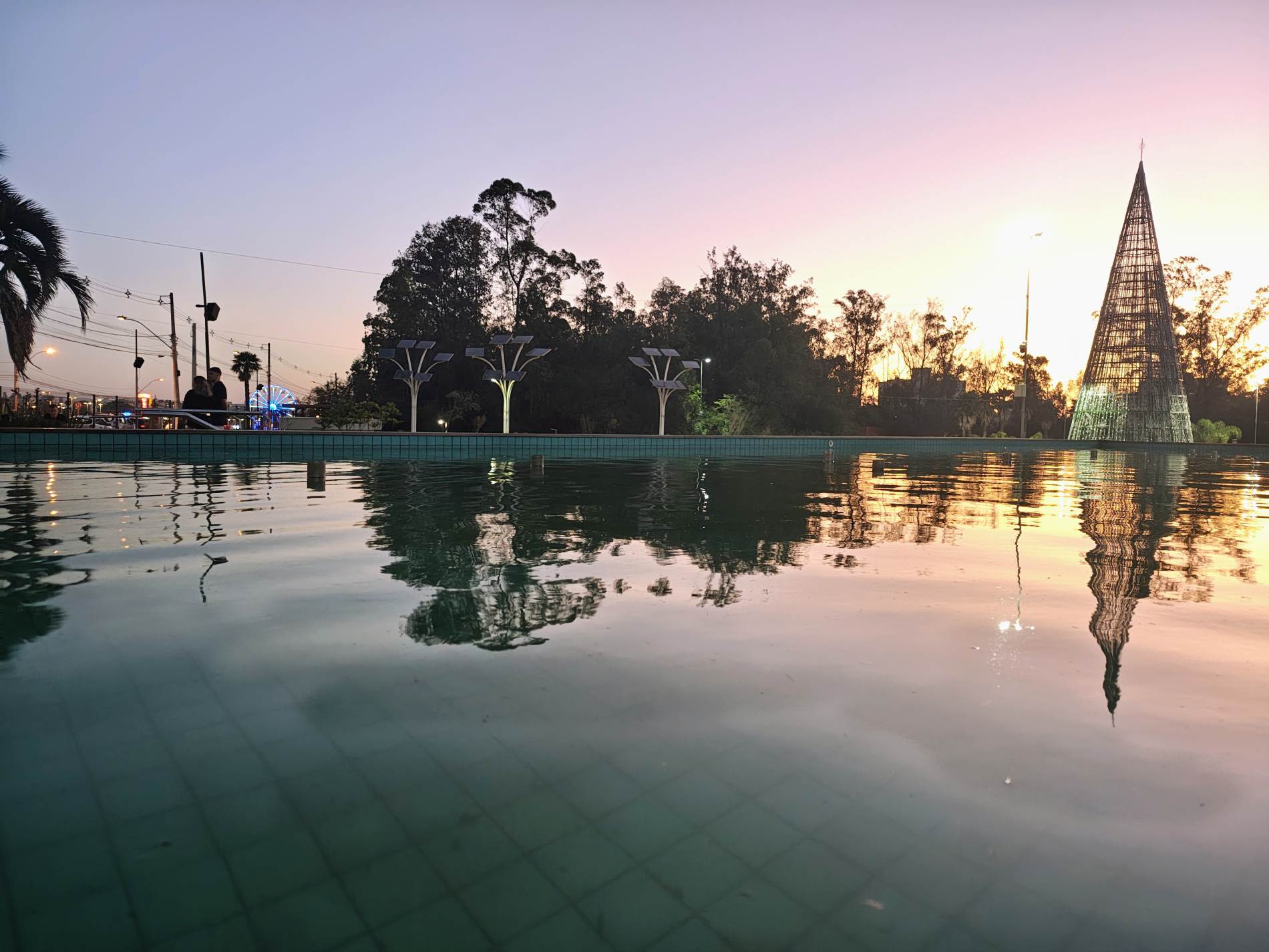 " Canoas minha terra, município de valor..."